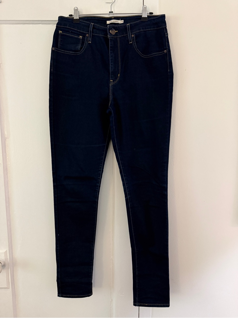 Levi’s 721 Dark Rinse Skinny Jeana